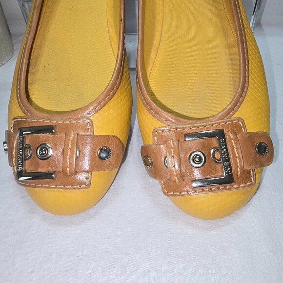GIANNI BINI GRAMERCY YELLOW LEATHER HONEYCOMB BUCKLE FLATS WOMENS SIZE 9 - Picture 3 of 8